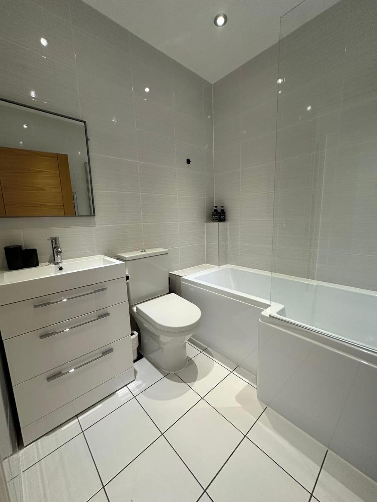 Spacious 4Br 4Ba Gated Townhouse With Balconies, Central Jq Birmingham Luaran gambar