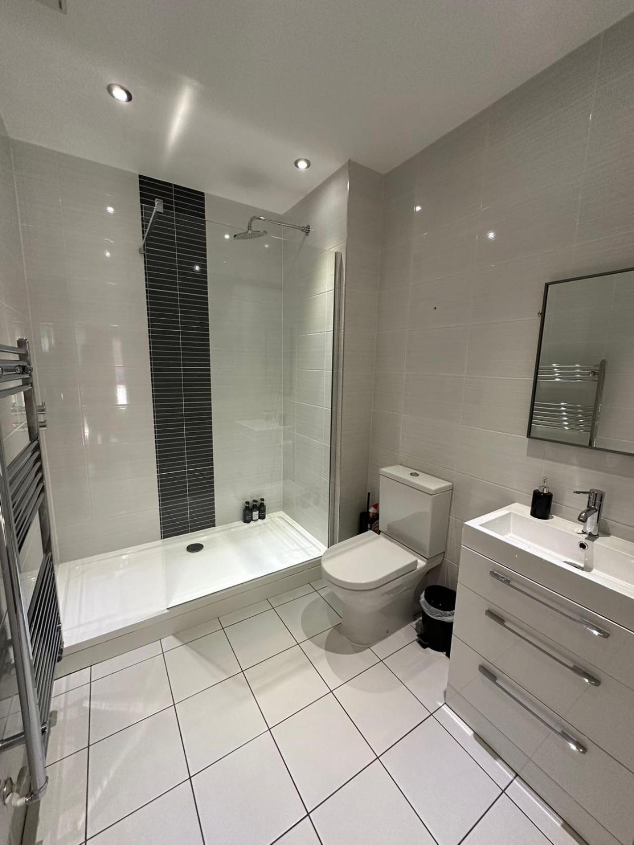 Spacious 4Br 4Ba Gated Townhouse With Balconies, Central Jq Birmingham Luaran gambar
